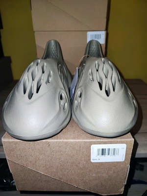 Adidas Foam beige size 43 new
