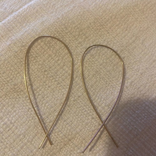 Dangling earrings used in gold color, very light