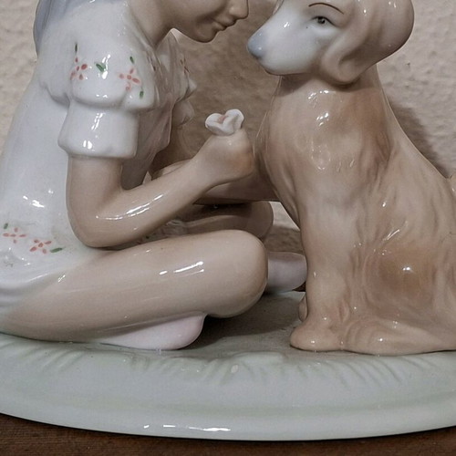 Cascades Friendship porcelain figurine, Spain