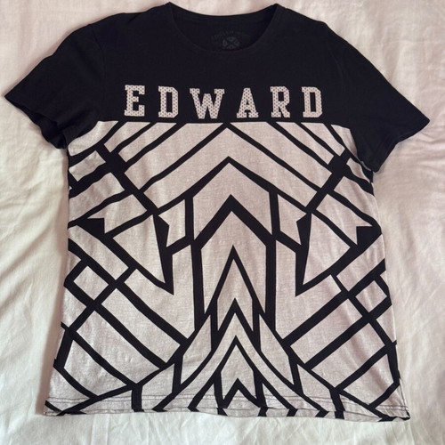 Edward geometric t-shirt like new, black, size M