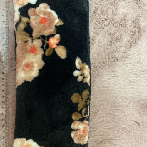 Toiletry bag like new black with flowers, spacious, rectangular