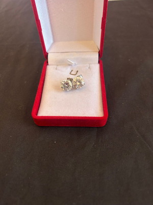 Silver 925 elegant earrings with white stones like new