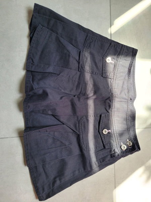 Att. skirt S / 36 black like new with pockets and buttons