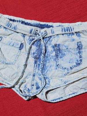 Short women's denim shorts like new, light blue