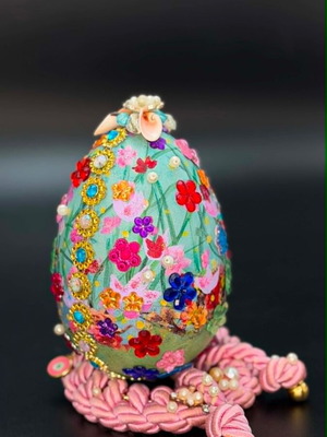 Χειροποίητο διακοσμητικό πλαστικό αυγό με floral σχέδια και χάντρες, καινούργιο