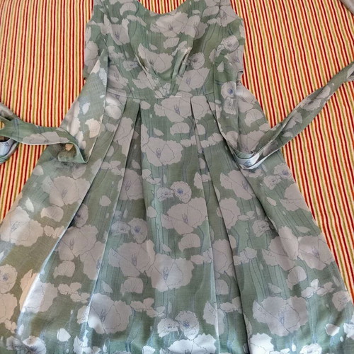 Lola cocktail dress like new, midi green with silver patterns