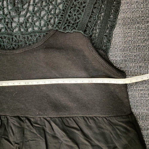 Women's sleeveless top like new, size M, black