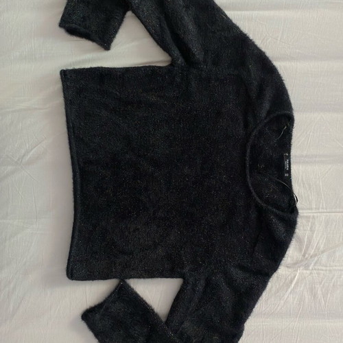 Pull & Bear black cropped fuzzy sweater like new, size L