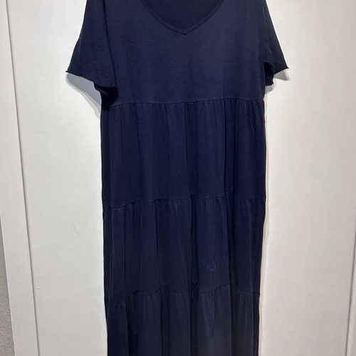 Dress blue navy with open neckline and ruffles like new