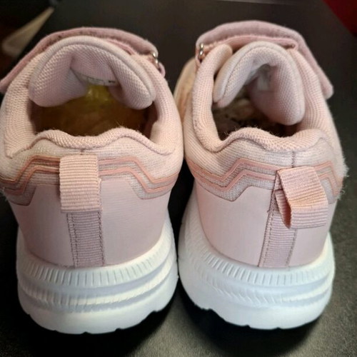 Fila athletic shoes size 34 like new