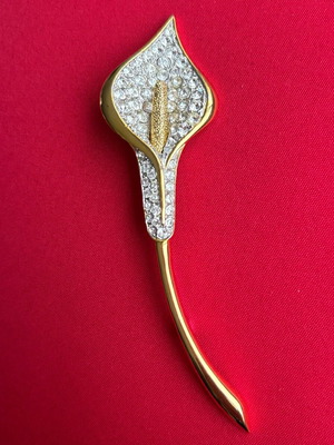 Vintage calla lily brooch with clear rhinestones, like new