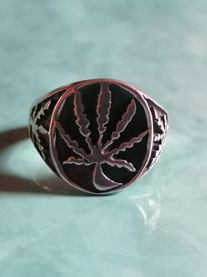 Silver 925 chevalier ring new with Cannabis leaf no 52 (US 6.5)