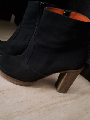 Pyramis ankle boots size 37 used, crepe heel, black and orange