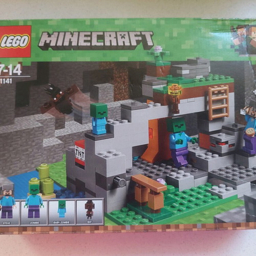 Lego Minecraft 21141 used, with 2 baby zombies, incomplete