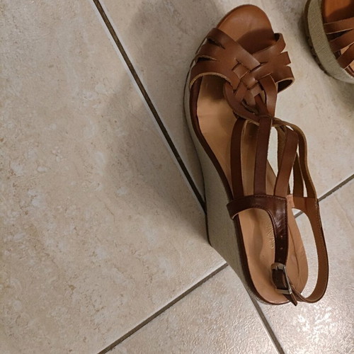 Leather platform shoes tan size 40 new, brand Saks