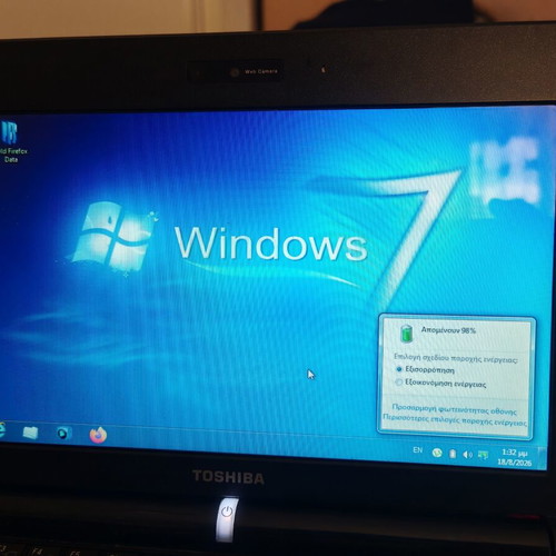 Toshiba NB200 netbook with bag and wireless mouse