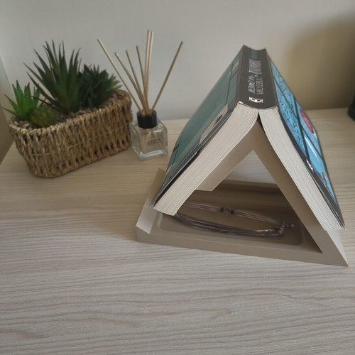 Reading stand with glasses holder and pen slot