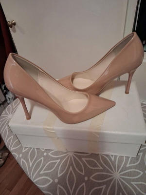 Beige patent leather pumps with 10cm heel new
