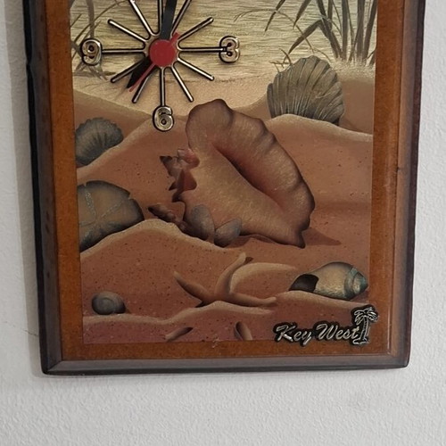 Key West Wooden Wall Clock 1992 like new, analog