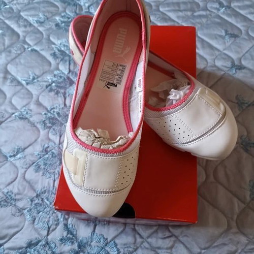 Puma women's athletic ballet flats like new, size 39, white pink