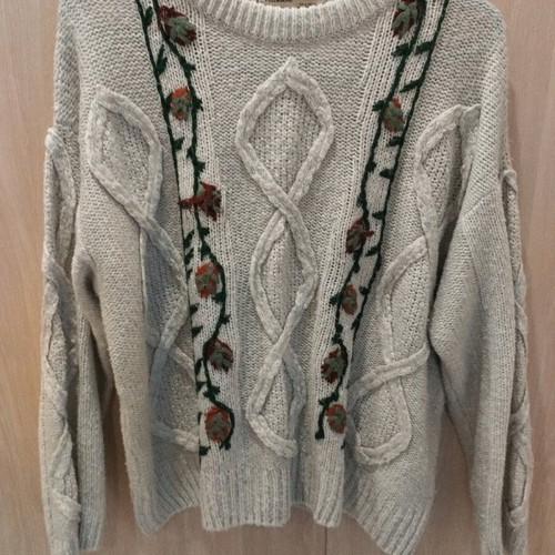 Pull & Bear knitted sweater used with embroidered flowers, size M, off white