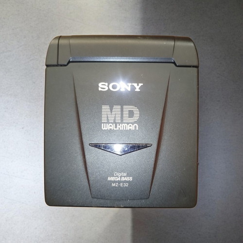 Sony MZ-E32 MiniDisc Player, portable MD Walkman, matte black, mega bass