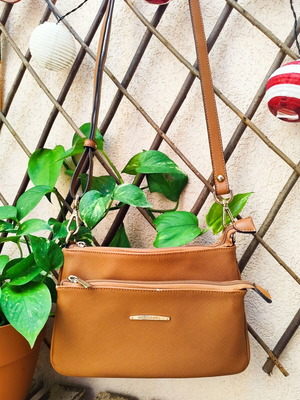 Hexagona crossbody bag like new, brown, practical with many pockets