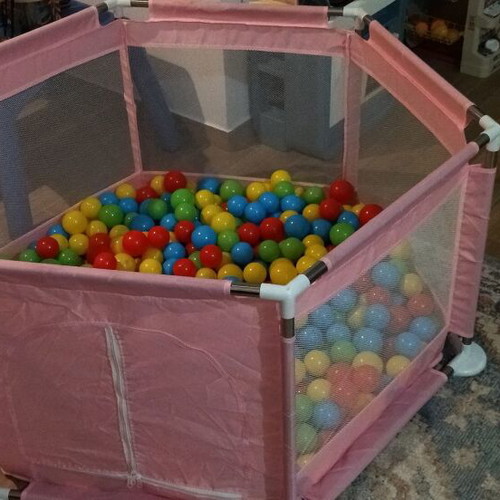 Playpen with balls like new, 500 balls, Φ110cm