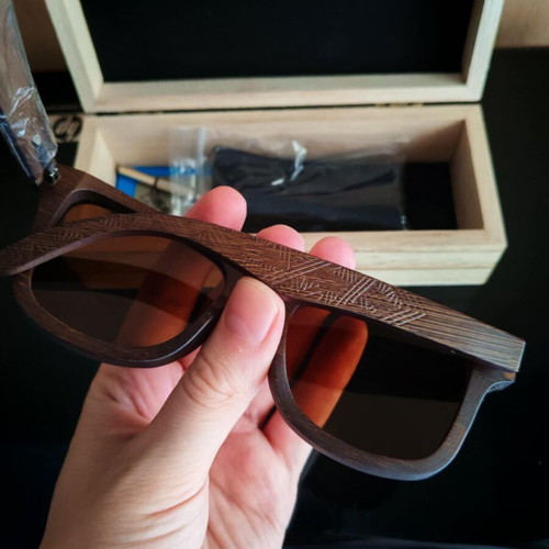 Wooden polarized sunglasses new, brown, with UV400 protection
