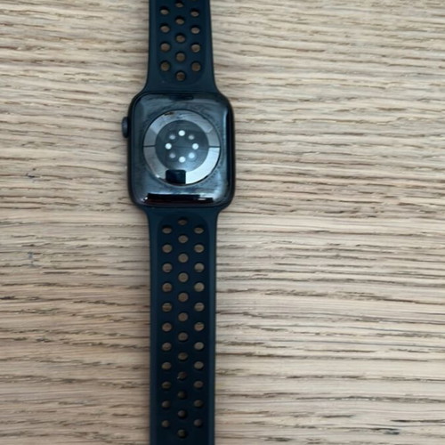 Apple Watch Series 6 44mm used with 4 Nike straps