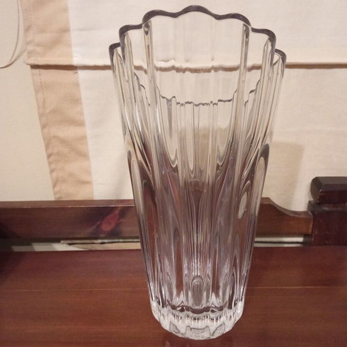 Large heavy crystal vase like new, 30 cm height