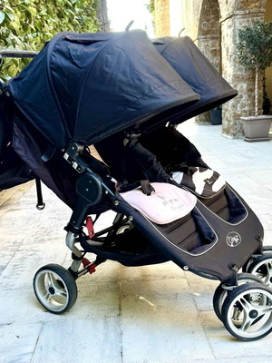 City Mini Double Baby Jogger twin stroller like new with double front wheels