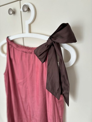 Σάπιο μήλο τοπ με δέσιμο στο λαιμό Sisley