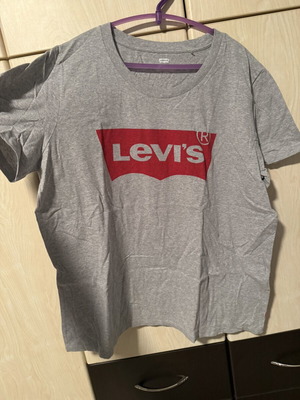 Levi's men's grey T-shirt with red logo size XXL new