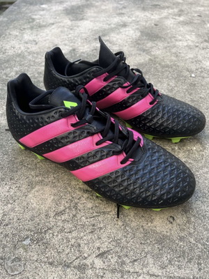 Adidas soccer cleats used, black and pink, firm ground, men's US 11