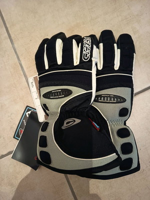 Chiba ski gloves new, size Medium