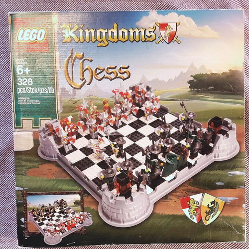 Lego Chess Castle Set 853373 2012 like new