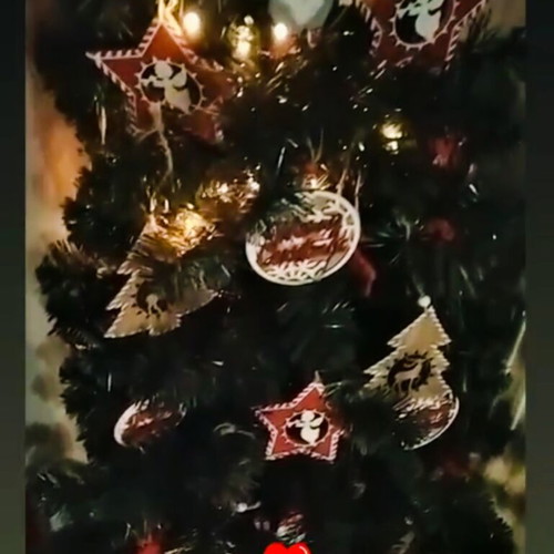 Christmas tree like new 1.20m with wooden ornaments