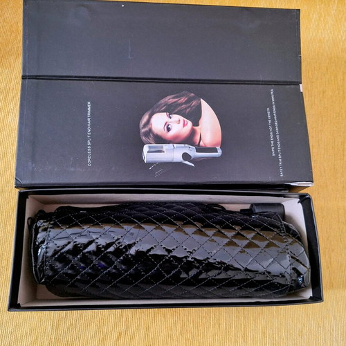 Hair split end remover device like new, rechargeable with accessories