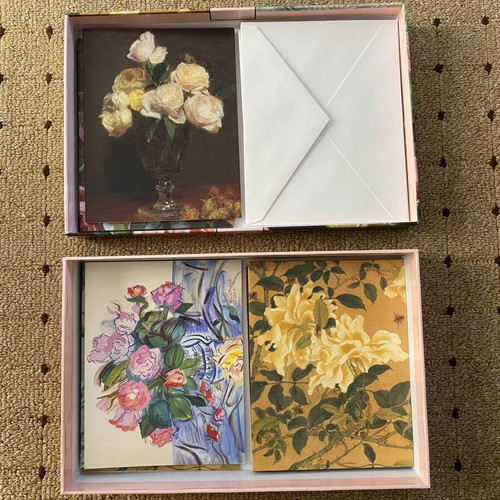 A Dozen Roses souvenir set new from Metropolitan Museum of Art