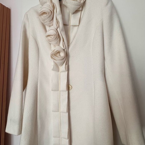 Thesis cream mid-length coat size S/M like new