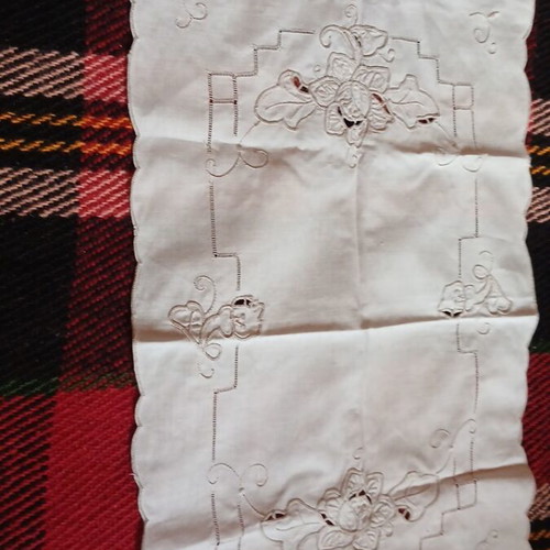 Handkerchief used, dimensions 48x32