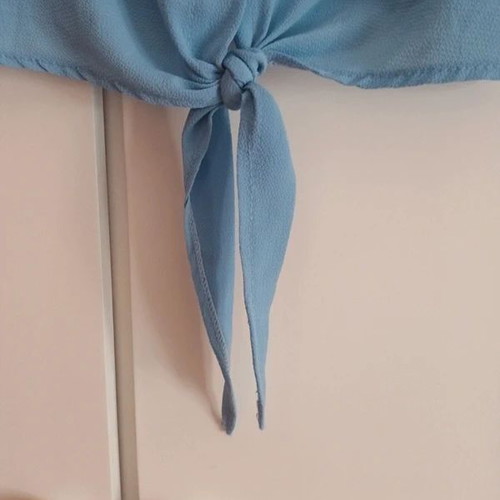 Sleeveless crop shirt with tie waist and chest pocket like new, blue, size M