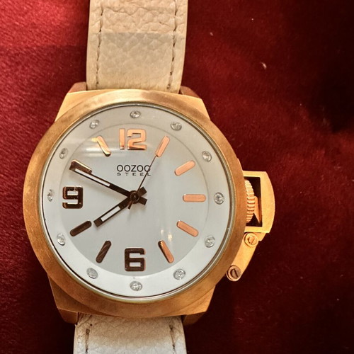 Oozoo wristwatch with white leather strap