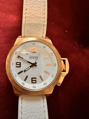 Oozoo wristwatch with white leather strap