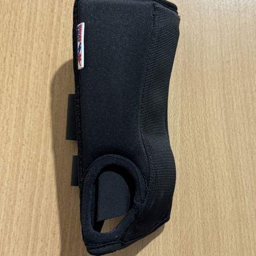 Right hand brace small size like new