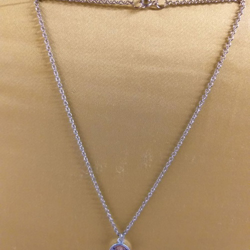 Pendant with fuchsia crystal and metal chain