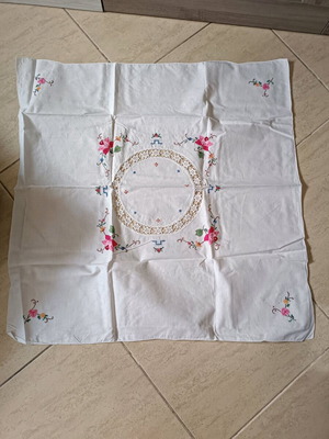 Tablecloth and napkin set new, 78x78cm and 4 pieces 24x24cm