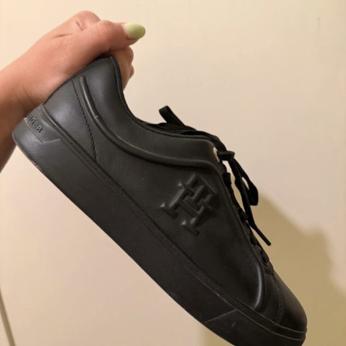 Tommy Hilfiger Black Trainers like new, size 40
