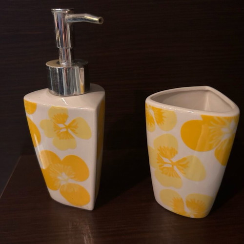 Hand soap and toothbrush set like new